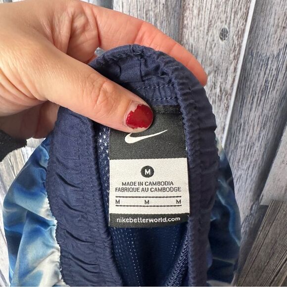 Nike Blue and White Men's Swim Trunks - Picture 7 of 9